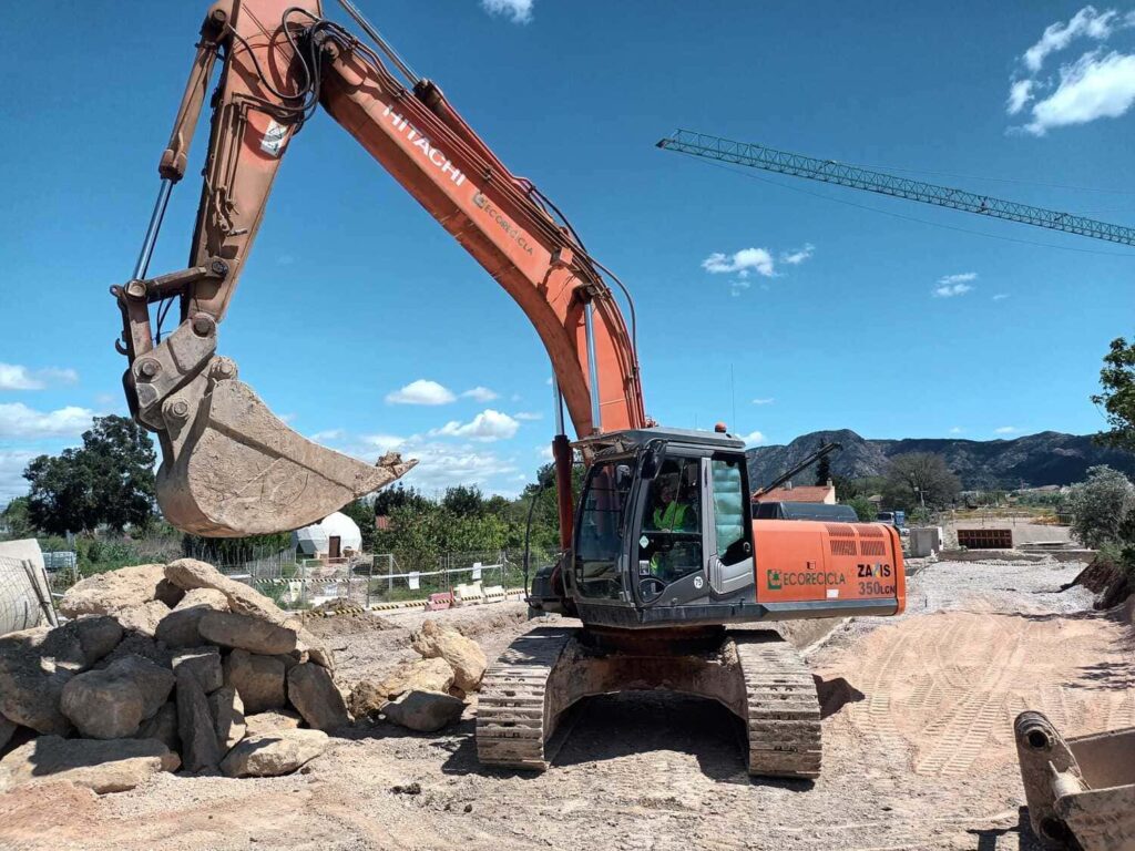Hitachi 350 Trabajos en tierra